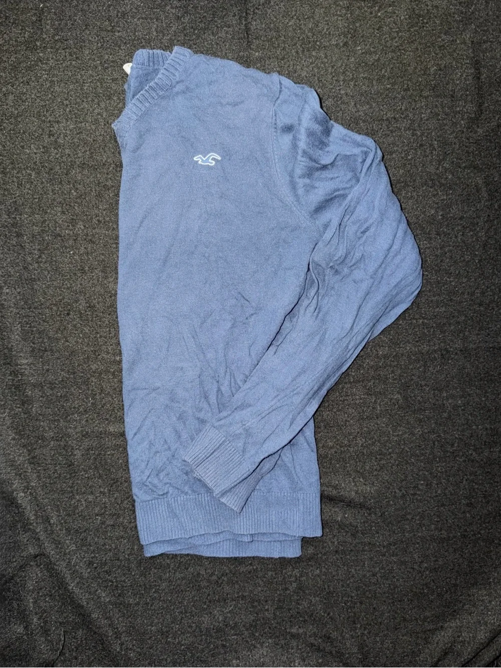 Hollister Men's V-Neck Sweater - Navy Blue